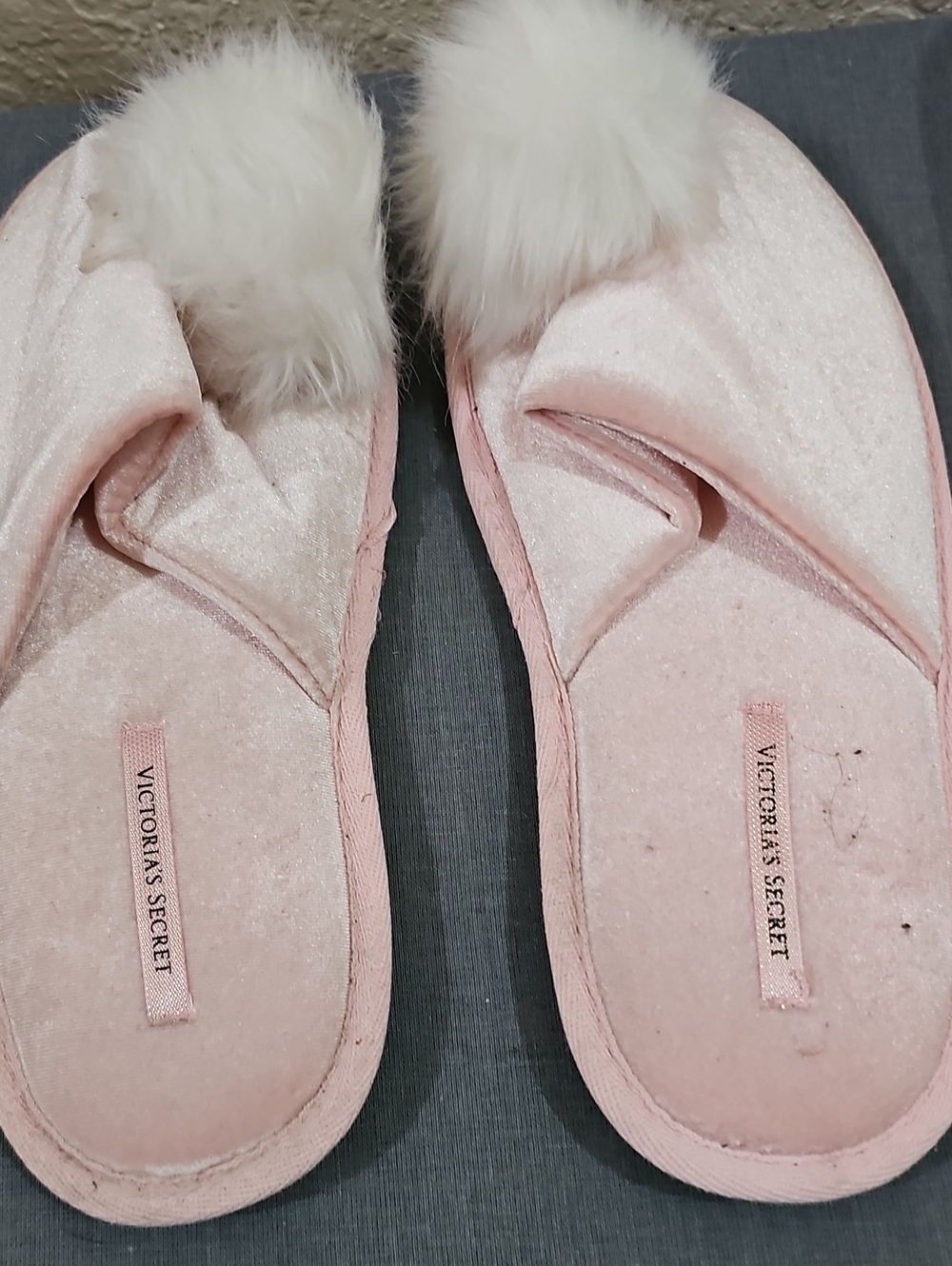 Victoria's Secret Light Pink Pom-Pom Slip-On Slippers Size L